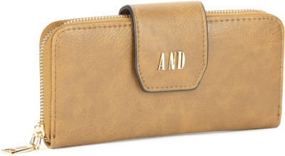 

AND Casual Tan Clutch