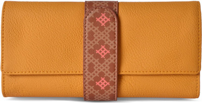 

Baggit Casual Yellow Clutch