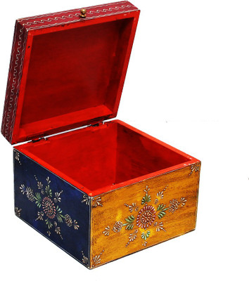 

Shreeng Embossed wooden box