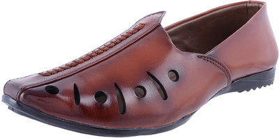 

shoemart Casuals For Men(Tan, Burgundy