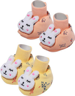 Baby Inn Bootie pack of 2 Booties(Toe to Heel Length - 8 cm Multicolor)