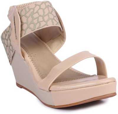 

Shoe Cloud Women Beige Wedges