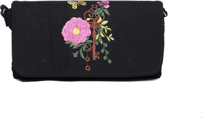 

Hepburnette Party Black Clutch