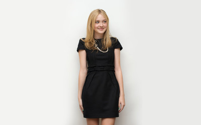 

Celebrity Dakota Fanning Actresses United States Actress American HD Wall Poster Fine Art Print(12 inch X 18 inch, Rolled)