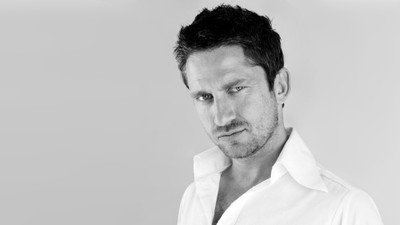 

Celebrity Gerard Butler Actors Scotland HD Wall Poster Fine Art Print(12 inch X 18 inch, Rolled)
