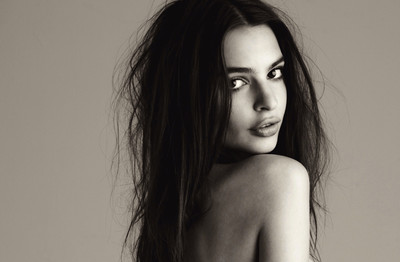 

Celebrity Emily Ratajkowski Models United States HD Wall Poster Fine Art Print(12 inch X 18 inch, Rolled)