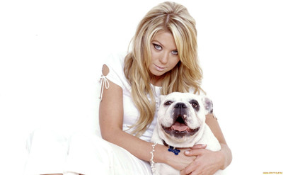 

Akhuratha Wall Poster Celebrity Tara Reid Actresses Dog Paper Print(12 inch X 18 inch, Rolled)
