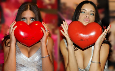 

Akhuratha Wall Poster Celebrity Adriana Lima Models Brazil Beautiful Woman Model Sexy Paper Print(12 inch X 18 inch, Rolled)