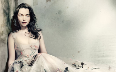 

Akhuratha Wall Poster Celebrity Emilia Clarke Actresses Paper Print(12 inch X 18 inch, Rolled)