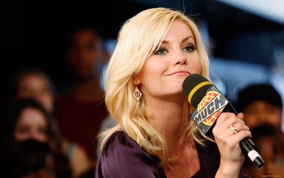 

Akhuratha Wall Poster Celebrity Elisha Cuthbert Actresses Paper Print(12 inch X 18 inch, Rolled)