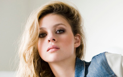 

Akhuratha Wall Poster Celebrity Nicola Peltz Actresses Actress American Paper Print(12 inch X 18 inch, Rolled)