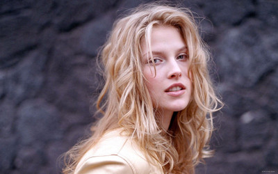 

Akhuratha Wall Poster Celebrity Ali Larter Actresses Paper Print(12 inch X 18 inch, Rolled)