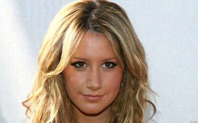 

Akhuratha Wall Poster Celebrity Ashley Tisdale Actresses Paper Print(12 inch X 18 inch, Rolled)