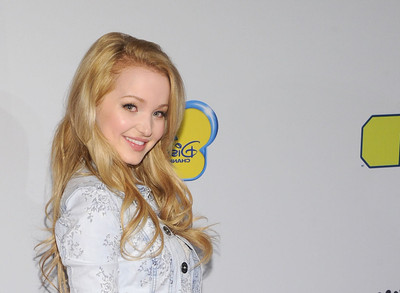 

Celebrity Dove Cameron Actresses United States HD Wall Poster Fine Art Print(12 inch X 18 inch, Rolled)