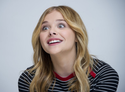 

Akhuratha Wall Poster Celebrity Chloë Grace Moretz Actresses Paper Print(12 inch X 18 inch, Rolled)