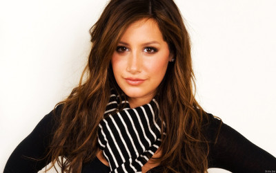 

Akhuratha Wall Poster Celebrity Ashley Tisdale Actresses Paper Print(12 inch X 18 inch, Rolled)