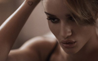 

Celebrity Rosie Huntington-Whiteley Models United Kingdom Rosie Huntington-whiteley HD Wall Poster Fine Art Print(12 inch X 18 inch, Rolled)