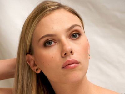 

Akhuratha Wall Poster Celebrity Scarlett Johansson Actresses Paper Print(12 inch X 18 inch, Rolled)