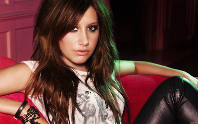 

Akhuratha Wall Poster Celebrity Ashley Tisdale Actresses Paper Print(12 inch X 18 inch, Rolled)