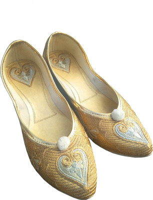 

sokhi Gold party wear Punjabi Jutti Jutis For Women(Gold