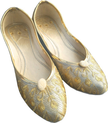 

sokhi Gold party wear Punjabi Jutti Jutis For Women(Gold