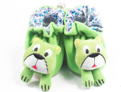 

Ole Baby 3D Plush Soft Velvet Fur Fabric light weight Newborn Infant Non Slip Anti Skid Sole Prewalker Crib Shoes Baby girl Baby Boy shoes 0-4 Months Booties(Toe to Heel Length - 10 cm Green)