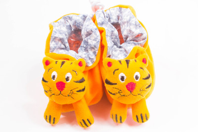 

Ole Baby 3D Plush Soft Velvet Fur Fabric light weight Newborn Infant Non Slip Anti Skid Sole Prewalker Crib Shoes Baby girl Baby Boy shoes 0-4 Months Booties(Toe to Heel Length - 10 cm Yellow)