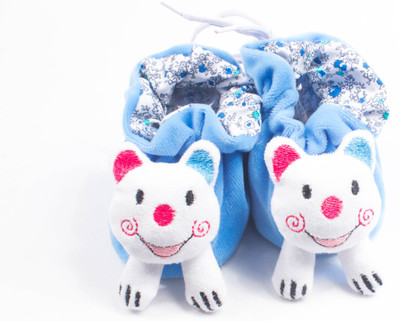 

Ole Baby 3D Plush Soft Velvet Fur Fabric light weight Newborn Infant Non Slip Anti Skid Sole Prewalker Crib Shoes Baby girl Baby Boy shoes 0-4 Months Booties(Toe to Heel Length - 10 cm Blue)