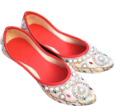 

SOKHI Red Gold party wear Punjabi Jutti Jutis For Women(Red, Gold