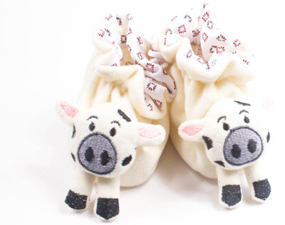 

Ole Baby 3D Plush Soft Velvet Fur Fabric light weight Newborn Infant Non Slip Anti Skid Sole Prewalker Crib Shoes Baby girl Baby Boy shoes 0-4 Months Booties(Toe to Heel Length - 10 cm White)