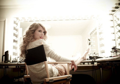 

music-taylor-swift-singers-united-states-ghfjxgdr Wall Poster Paper Print(12 inch X 18 inch, Rolled)