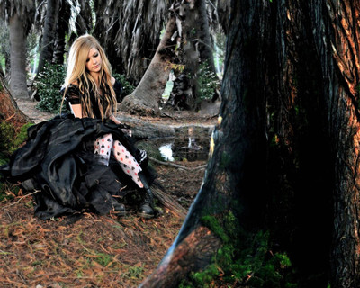 

Akhuratha music-avril-lavigne-singers-canada-gvszcg Wall Poster Paper Print(12 inch X 18 inch, Rolled)