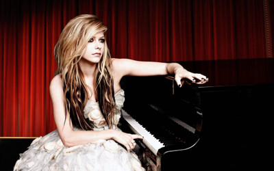

Akhuratha music-avril-lavigne-singers-canada-anxzdhs Wall Poster Paper Print(12 inch X 18 inch, Rolled)