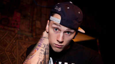

Akhuratha music-mgk-akmuz-zdzvy Wall Poster Paper Print(12 inch X 18 inch, Rolled)