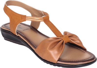 

Gunj Women Beige Flats