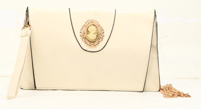 

Leora Casual White Clutch