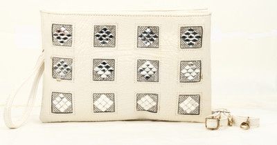 

Liza Casual White Clutch