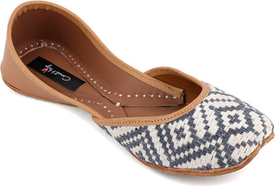 

Coral Haze Premium Quality Jacquard Women's Punjabi Fashionable Stylish Jutti White Bellies For Women(White