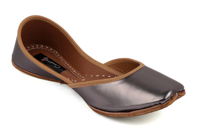 

Coral Haze Premium Quality Leatherite Women's Punjabi Fashionable Stylish Juttis Gunmetal Bellies For Women(Silver