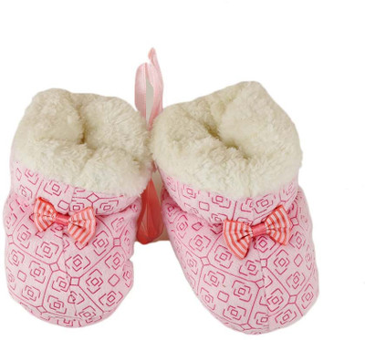 

Tiekart Cute Pink Flannel Booties Footwear for Baby Boys and Baby Girls Booties(Toe to Heel Length - 17 cm Pink)