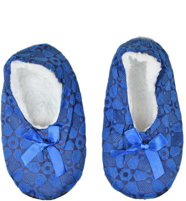 

Tiekart Cute Blue Flannel Booties Footwear for Baby Boys and Baby Girls Booties(Toe to Heel Length - 17 cm Blue)
