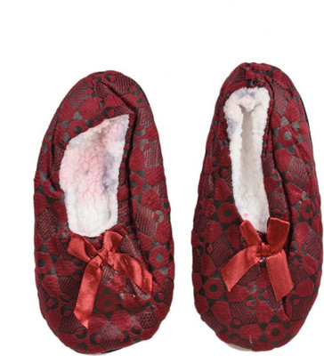 

Tiekart Cute Maroon Flannel Booties Footwear for Baby Boys and Baby Girls Booties(Toe to Heel Length - 17 cm Maroon)