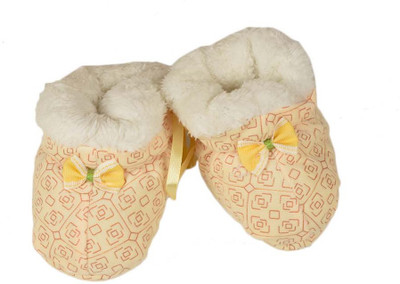

Tiekart Cute Yellow Flannel Booties Footwear for Baby Boys and Baby Girls Booties(Toe to Heel Length - 17 cm Yellow)