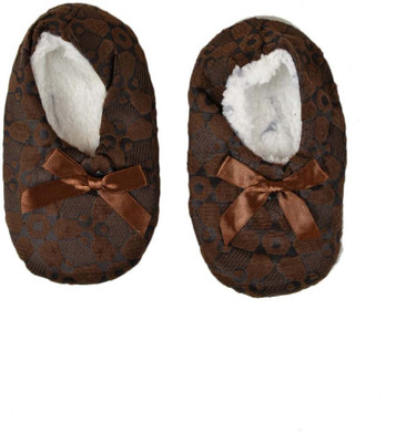 

Tiekart Cute Brown Flannel Booties Footwear for Baby Boys and Baby Girls Booties(Toe to Heel Length - 17 cm Brown)