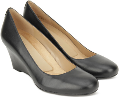 

NATURALIZER Women Black Wedges
