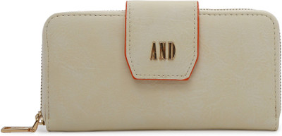 

AND Casual White Clutch