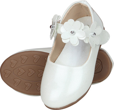 

BUCKLED UP Girls Velcro Ballerinas(White