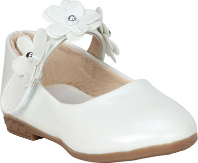 

BUCKLED UP Girls Velcro Ballerinas(White, Snowy white