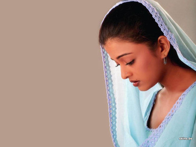 

Celebrity Aishwarya Rai Actresses India Bollywood HD Wall Poster Paper Print(12 inch X 18 inch, Rolled)