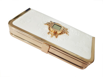 

Confidence Casual White Clutch